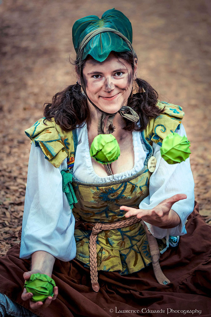 Cabbage the Peasant juggling