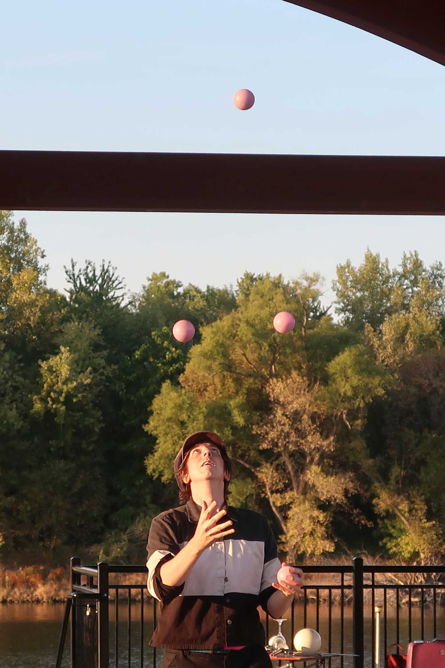 Benjamin juggles 4 balls